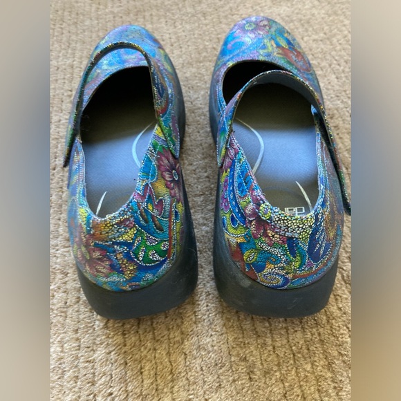 Mary Janes - Picture 4 of 7